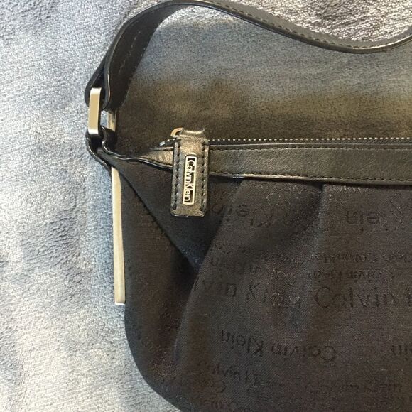 Calvin Klein handbag  - Picture 4 of 9